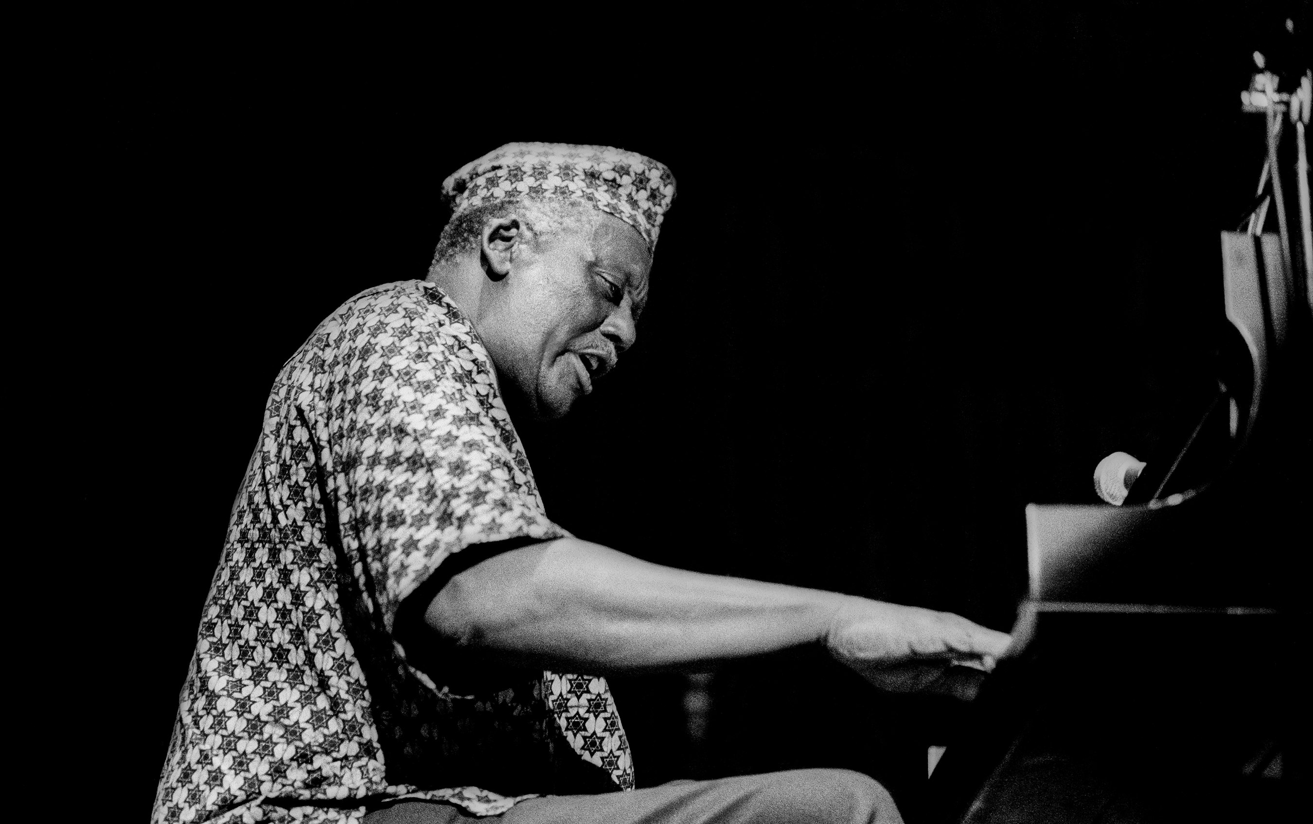 Randy Weston during a “Blues to Africa” concert at Lincoln Center’s Alice Tully Hall, New York, September 13, 1991. Photo by Jack Vartoogian/Getty Images.